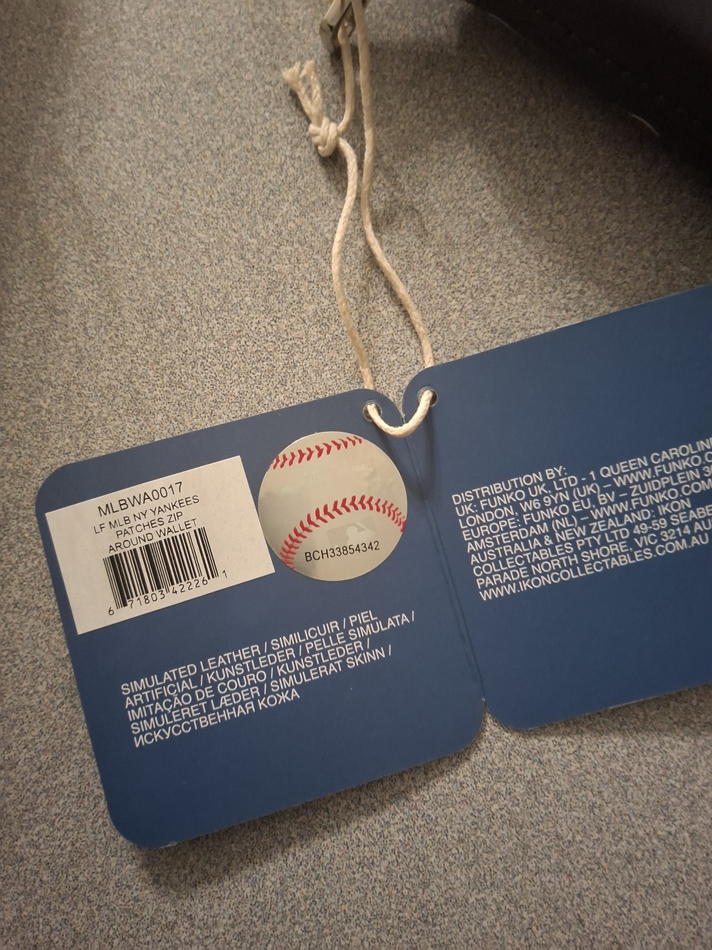 Loungefly New York Yankees Black Zip Wallet - Picture 7 of 8
